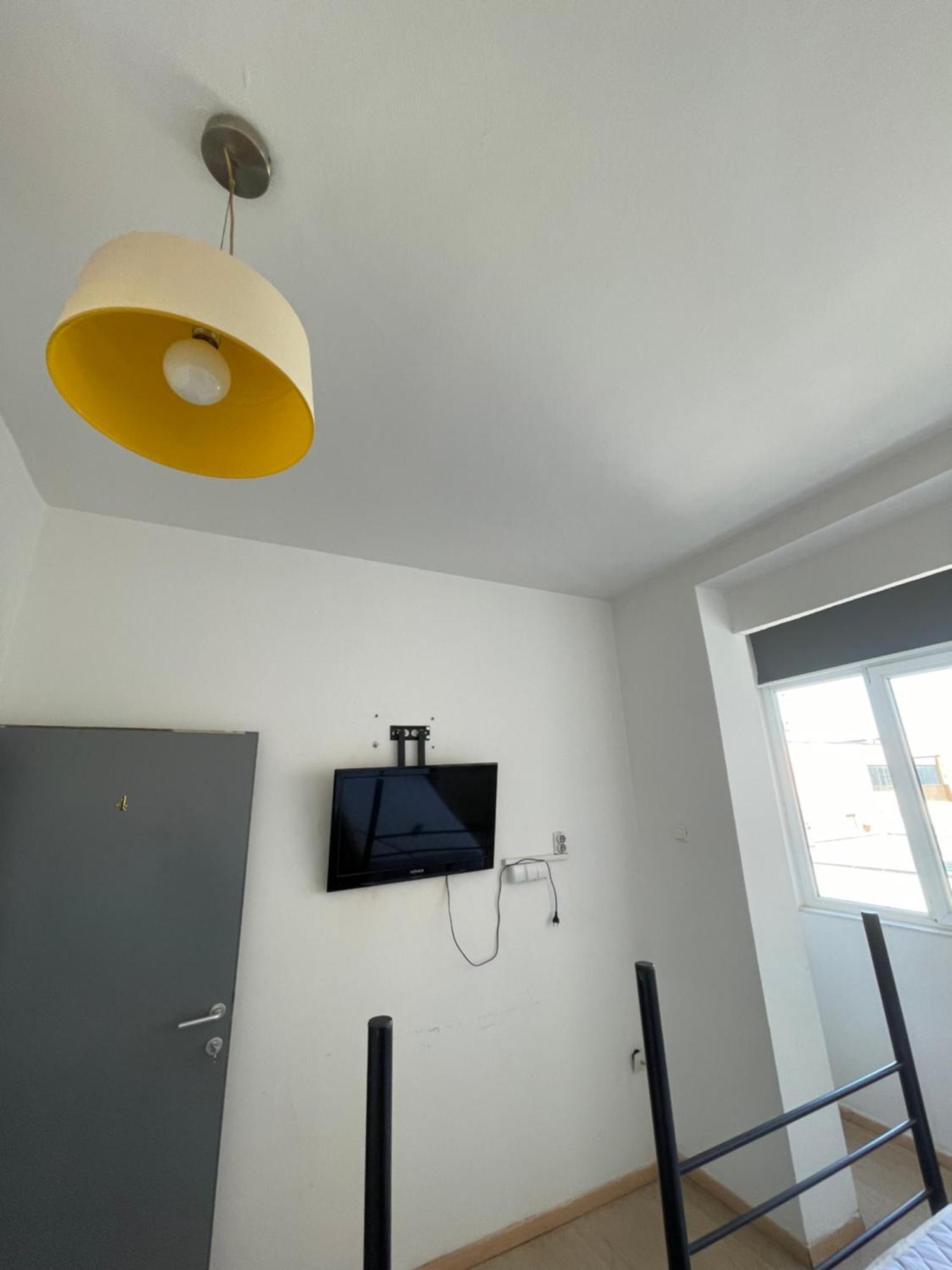 Newborn Comfort Hostel The Biggest Hostel Of Town With Best Location Prishtinë Ngoại thất bức ảnh