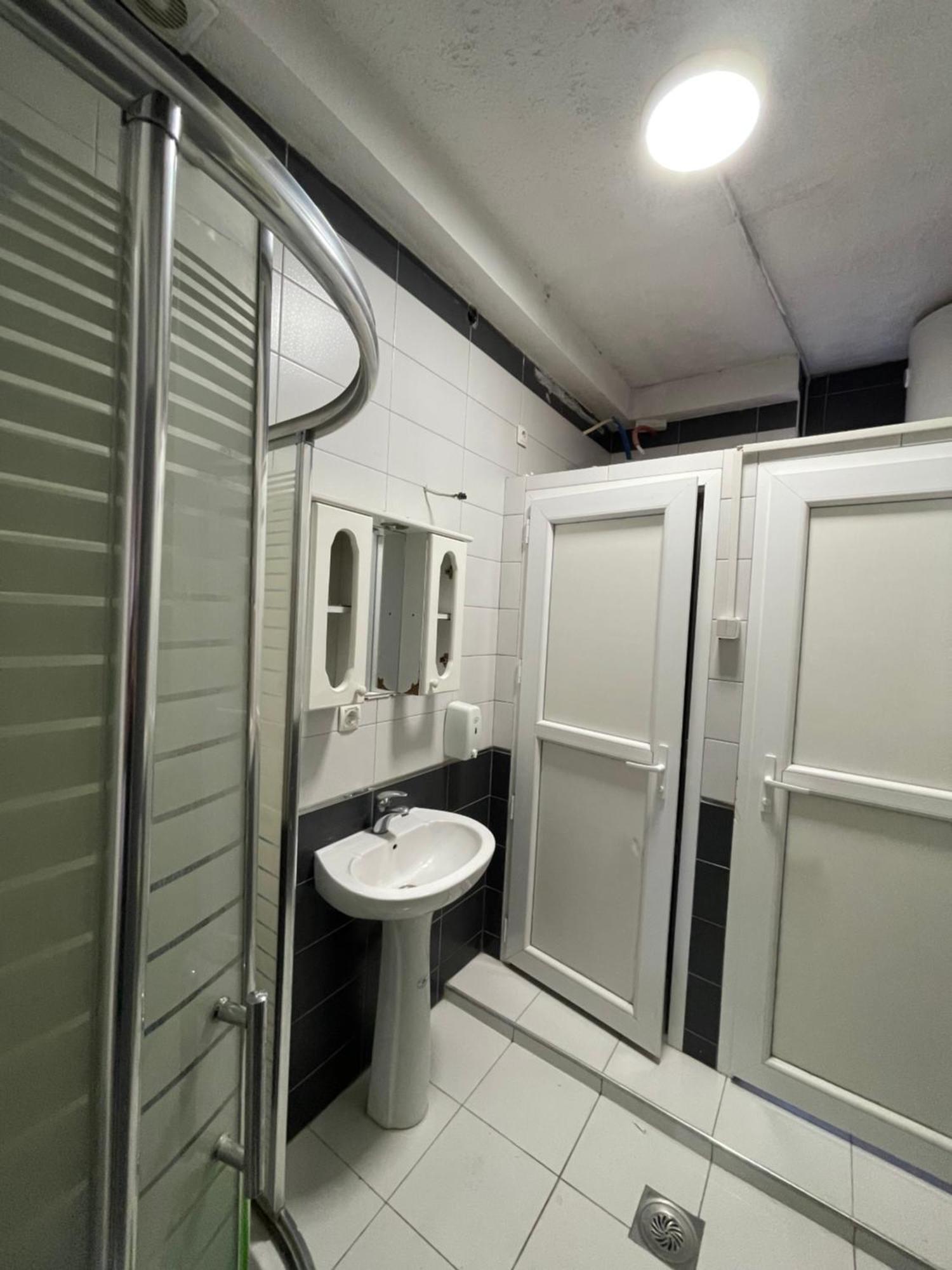 Newborn Comfort Hostel The Biggest Hostel Of Town With Best Location Prishtinë Ngoại thất bức ảnh