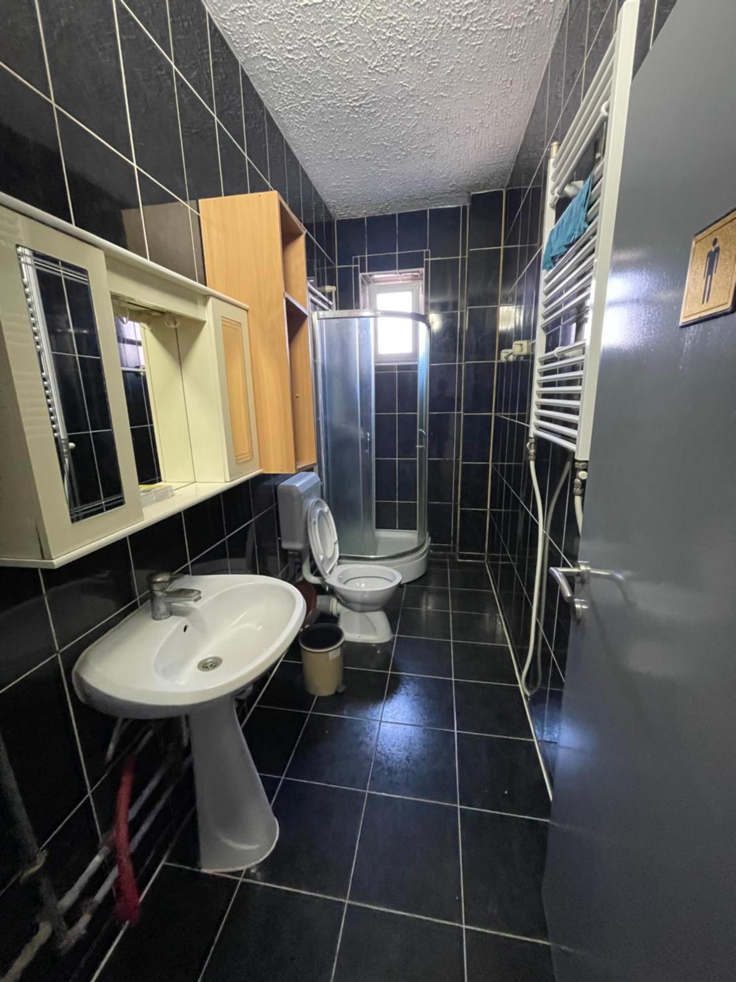Newborn Comfort Hostel The Biggest Hostel Of Town With Best Location Prishtinë Ngoại thất bức ảnh